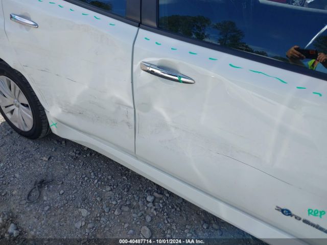 1N4AZ1CP8JC306491 Nissan LEAF S