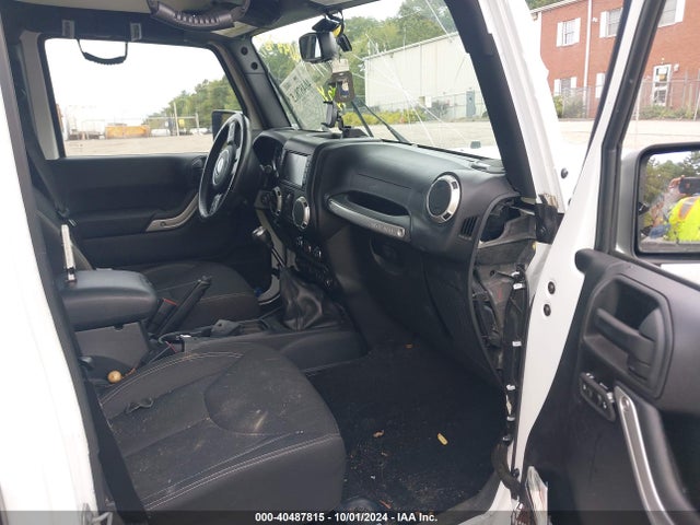 1C4HJWEG1GL320848 Jeep Wrangler Unlimited Sahara