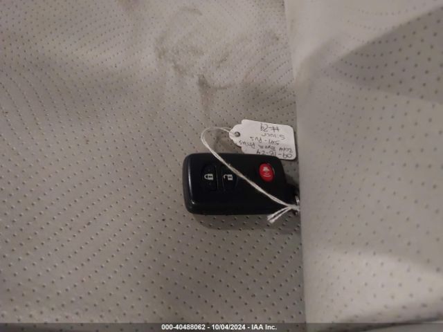 JTDKN3DUXE1810164 Toyota Prius Three