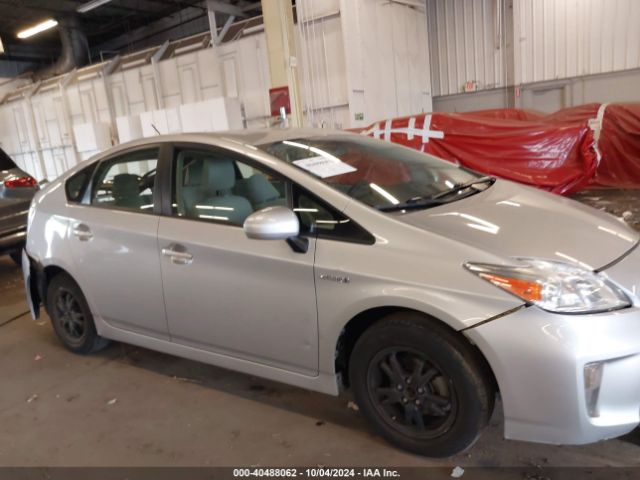 JTDKN3DUXE1810164 Toyota Prius Three