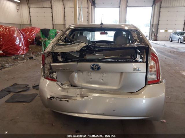 JTDKN3DUXE1810164 Toyota Prius Three