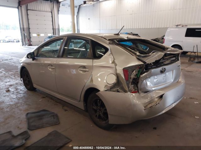 JTDKN3DUXE1810164 Toyota Prius Three