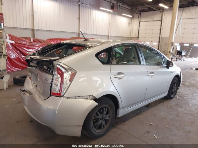 JTDKN3DUXE1810164 Toyota Prius Three