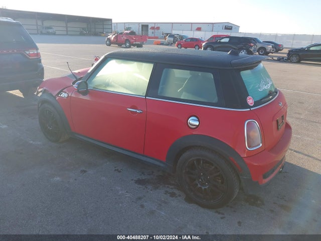 2008 MINI COOPER S WMWMF73588TT88828 Photo 2