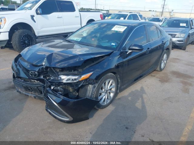 4T1C11AK6NU637423 Toyota CAMRY LE