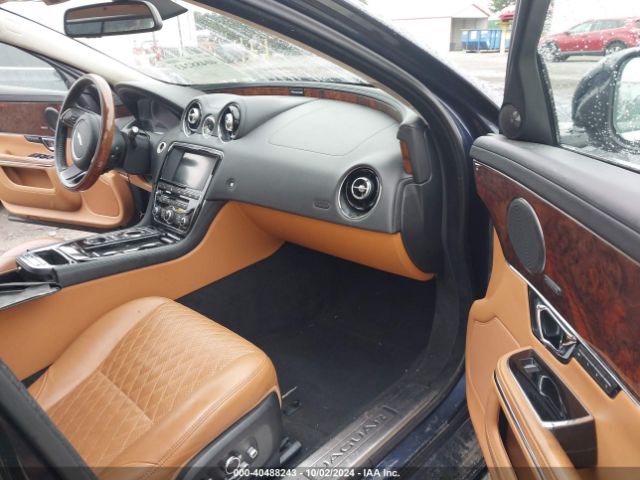 2017 JAGUAR XJ SAJWJ2GD0H8W12466 Photo 4