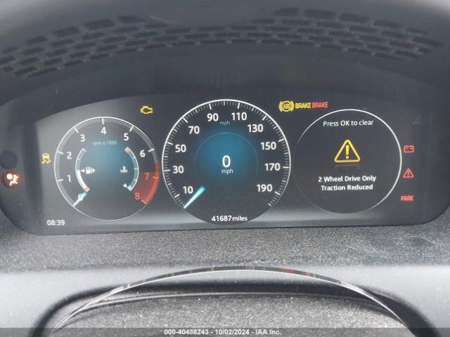 2017 JAGUAR XJ SAJWJ2GD0H8W12466 Photo 6