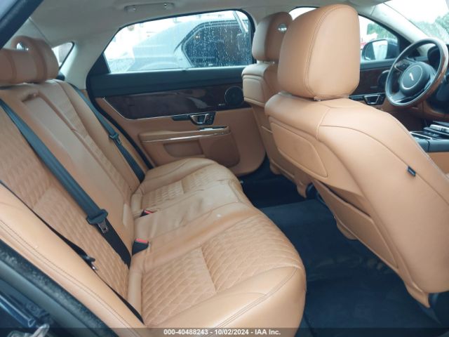 2017 JAGUAR XJ SAJWJ2GD0H8W12466 Photo 7