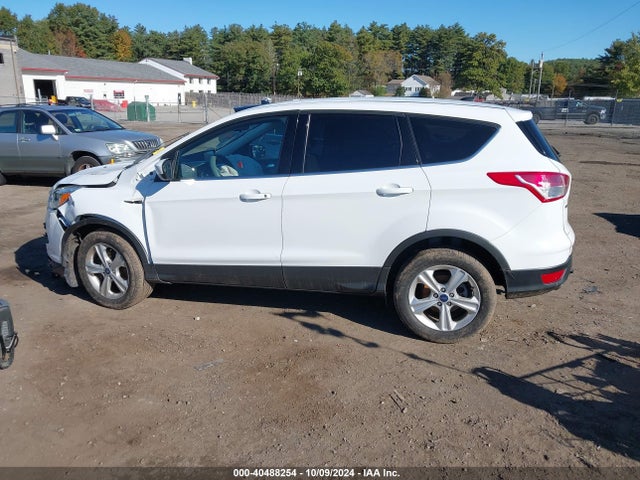 1FMCU9GX4FUC52775 Ford ESCAPE SE