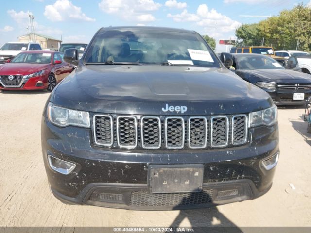 1C4RJEAG2JC481589 Jeep Grand Cherokee Laredo 4x2