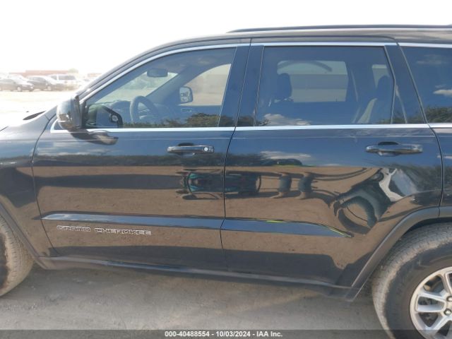 1C4RJEAG2JC481589 Jeep Grand Cherokee Laredo 4x2