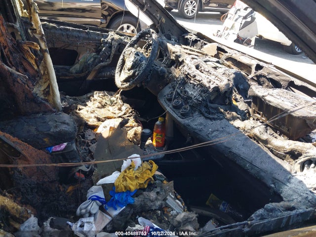 Toyota RAV4 LE 2018 JTMZFREV6JJ745166 Image 5