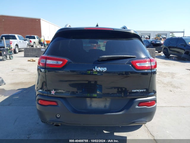 1C4PJLAB5FW611810 Jeep Cherokee Sport