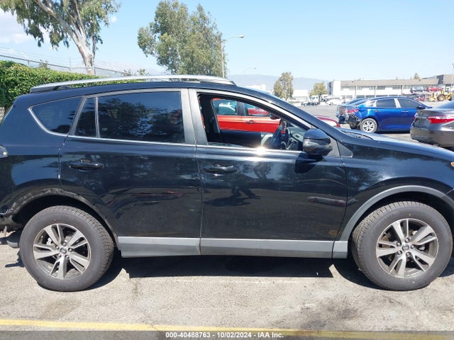 Toyota Rav4 Xle 2018 2T3WFREV3JW420432 Image 14