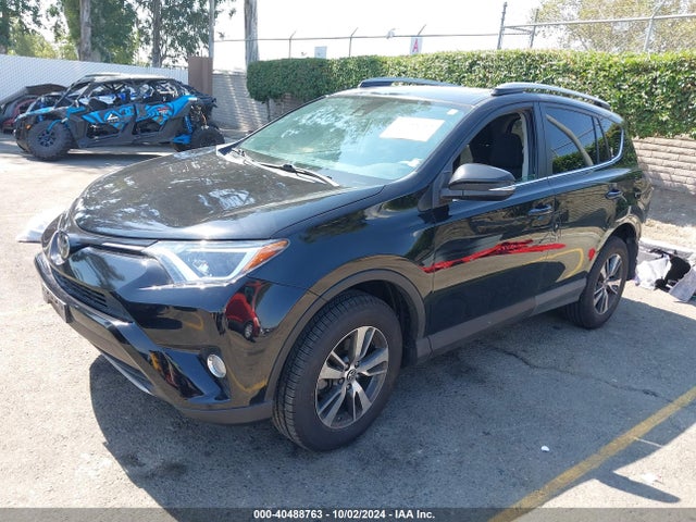 Toyota Rav4 Xle 2018 2T3WFREV3JW420432 Image 2