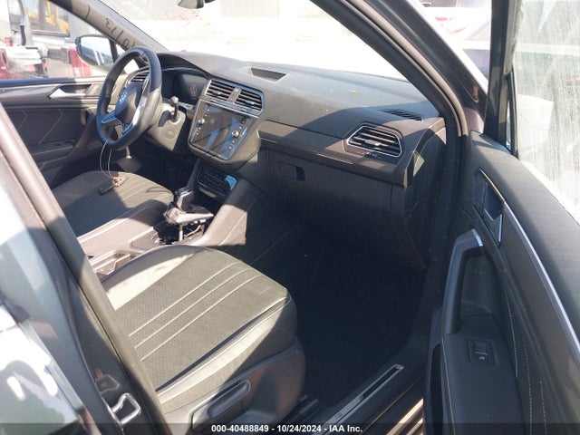 3VVCB7AX6PM120535 Volkswagen Tiguan 2.0t Se R-line Black