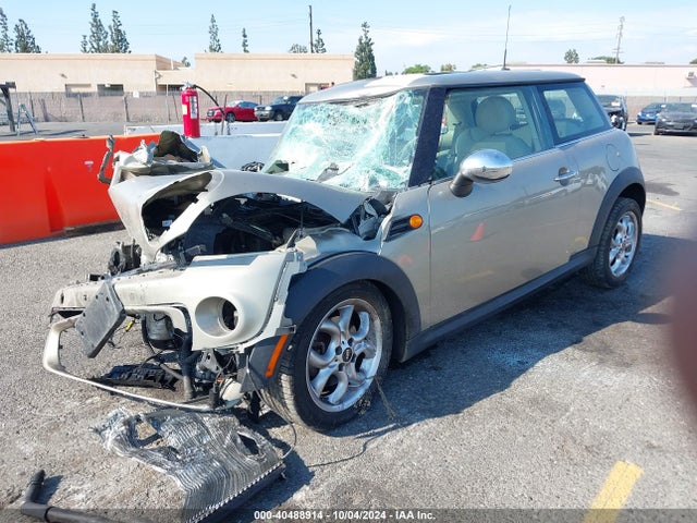 2011 MINI COOPER WMWSU3C57BT092762 Photo 1