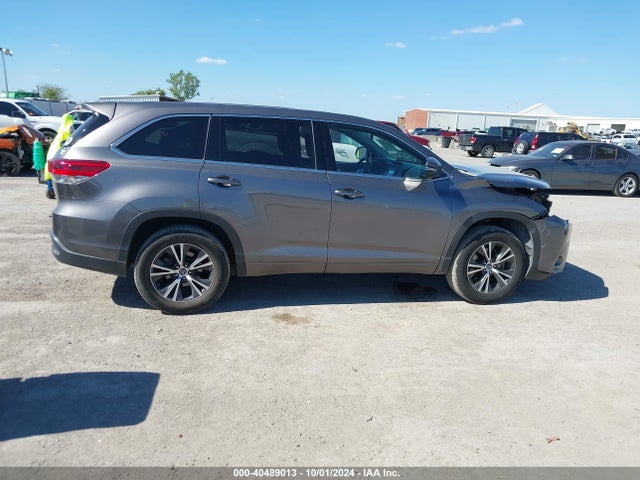 Toyota Highlander Le 2017 5TDZARFH8HS030037 Image 14
