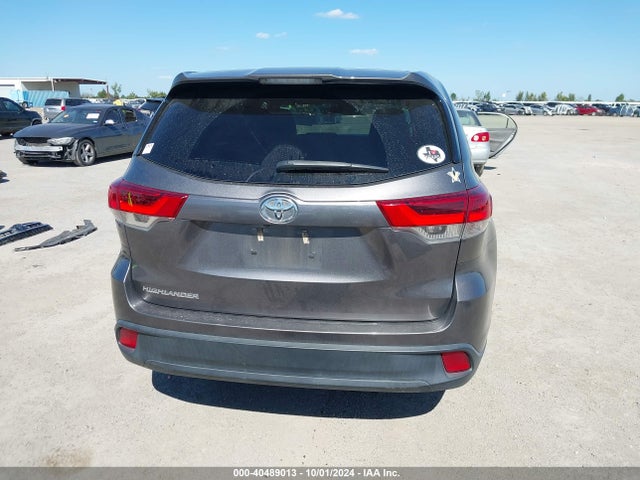 Toyota Highlander Le 2017 5TDZARFH8HS030037 Image 17