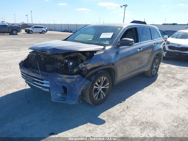 Toyota Highlander Le 2017 5TDZARFH8HS030037 Image 2