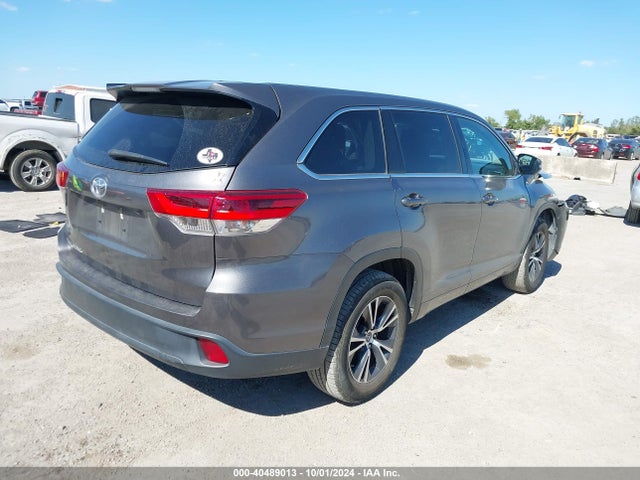 Toyota Highlander Le 2017 5TDZARFH8HS030037 Image 4