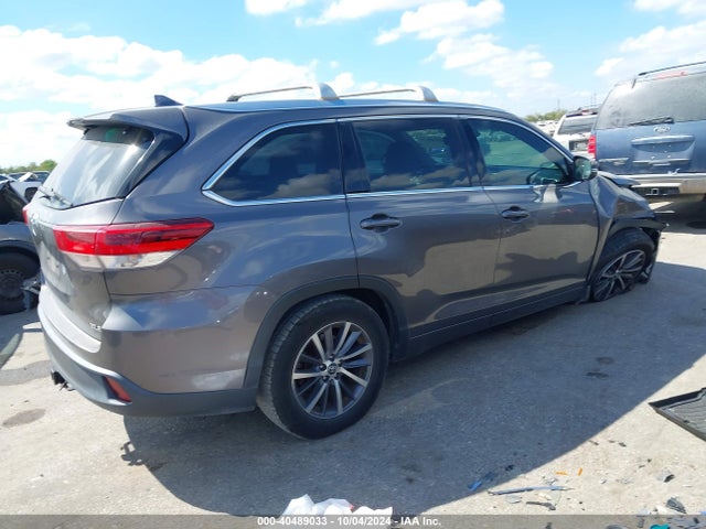 Toyota Highlander Xle 2017 5TDKZRFH6HS508112 Image 4