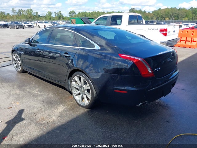 2011 JAGUAR XJ SAJWA2GE7BMV14848 Photo 2