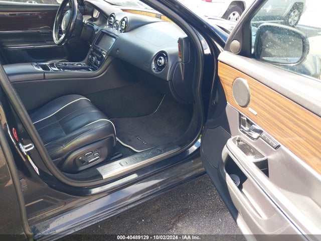 2011 JAGUAR XJ SAJWA2GE7BMV14848 Photo 4