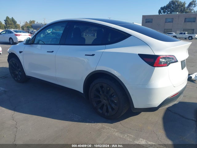 2021 TESLA MODEL Y 5YJYGDEE0MF280861 Photo 2