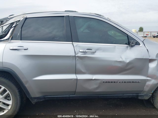 1C4RJFAG3JC113329 Jeep Grand Cherokee Laredo E 4x4