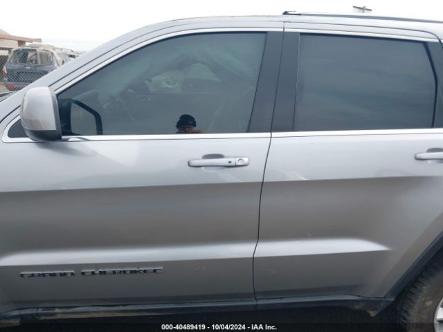 1C4RJFAG3JC113329 Jeep Grand Cherokee Laredo E 4x4