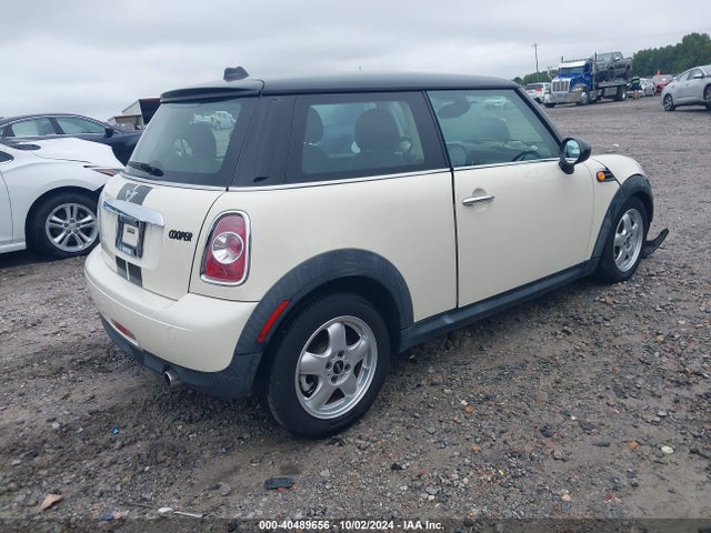 2011 MINI COOPER WMWSU3C51BT096502 Photo 3