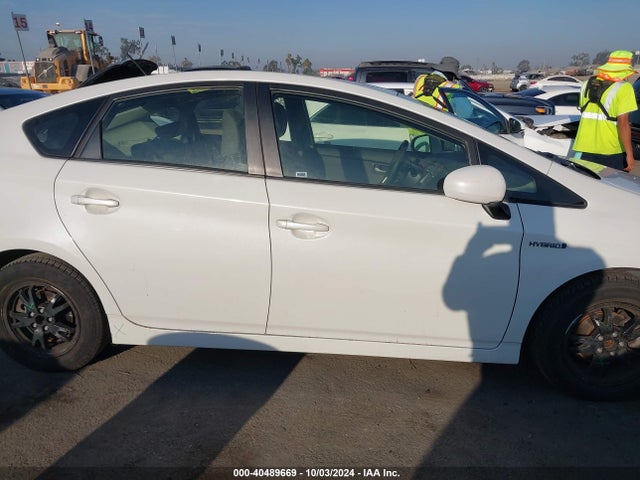 Toyota Prius Two 2015 JTDKN3DU9F0437254 Image 14