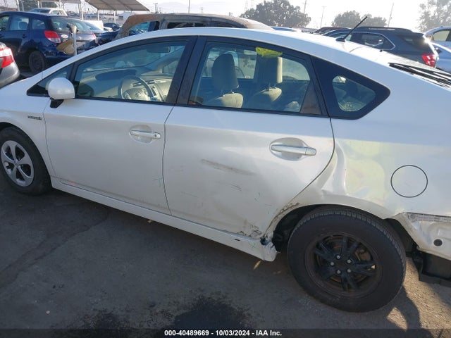 Toyota Prius Two 2015 JTDKN3DU9F0437254 Image 15