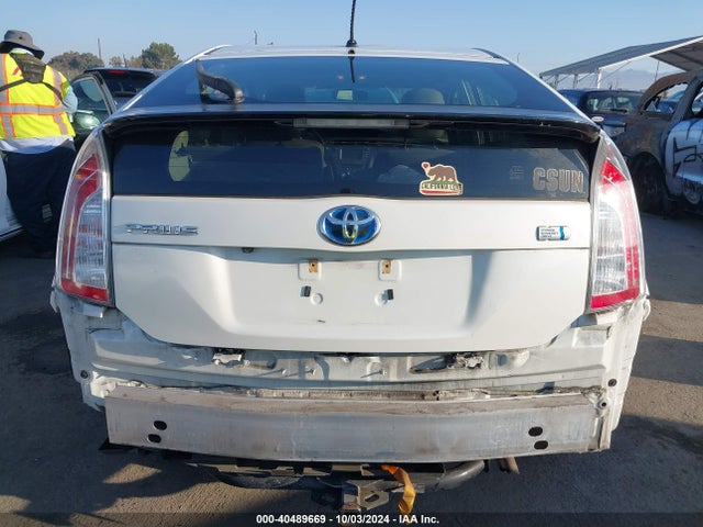 Toyota Prius Two 2015 JTDKN3DU9F0437254 Image 17