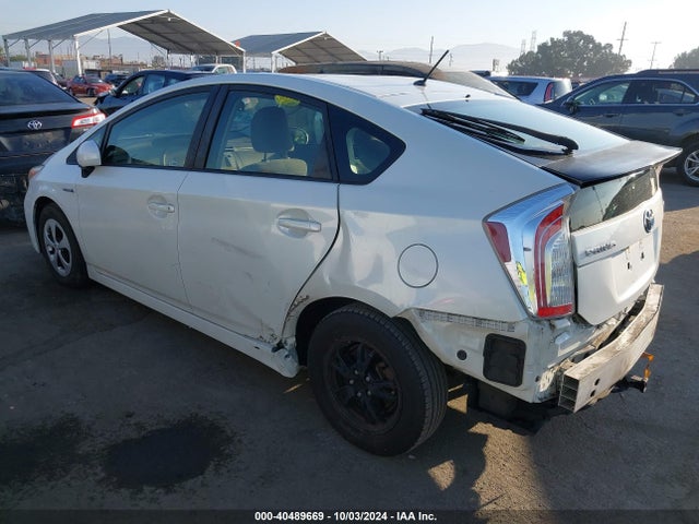 Toyota Prius Two 2015 JTDKN3DU9F0437254 Image 3