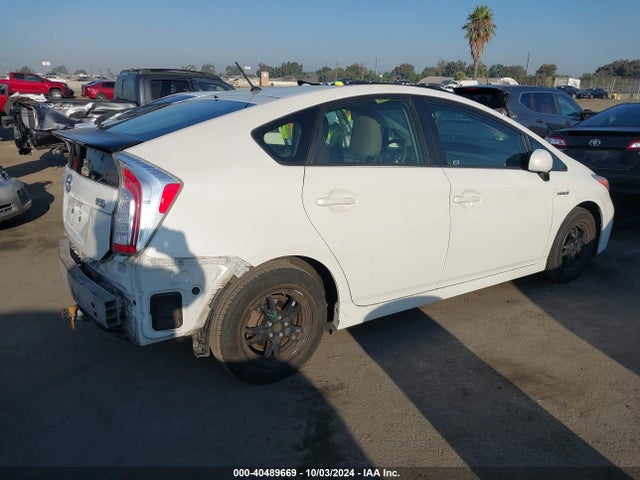 Toyota Prius Two 2015 JTDKN3DU9F0437254 Image 4