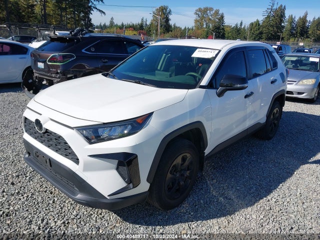 Toyota RAV4 LE 2019 JTMG1RFV4KJ018825 Image 2