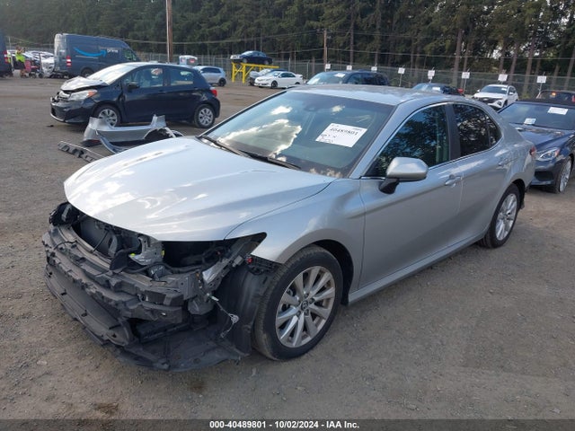 Toyota CAMRY LE 2018 4T1B11HK9JU018617 Image 2