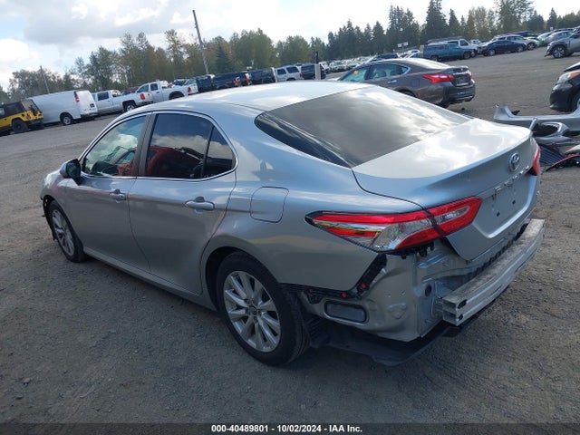 Toyota CAMRY LE 2018 4T1B11HK9JU018617 Image 3