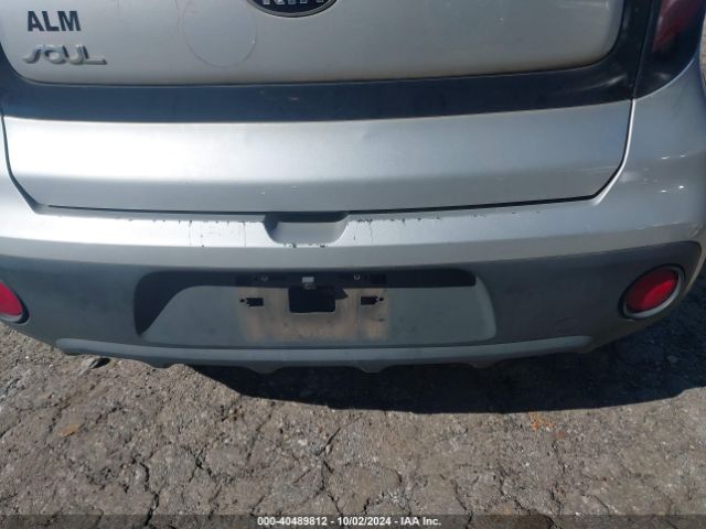 KNDJN2A21J7592227 KIA Soul