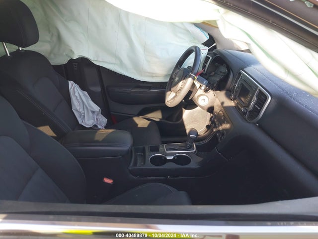 KNDPMCAC9H7202125 KIA Sportage Lx