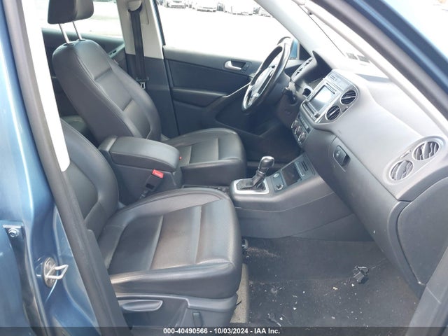 WVGSV7AX8HW504119 Volkswagen Tiguan 2.0t Wolfsburg Edition