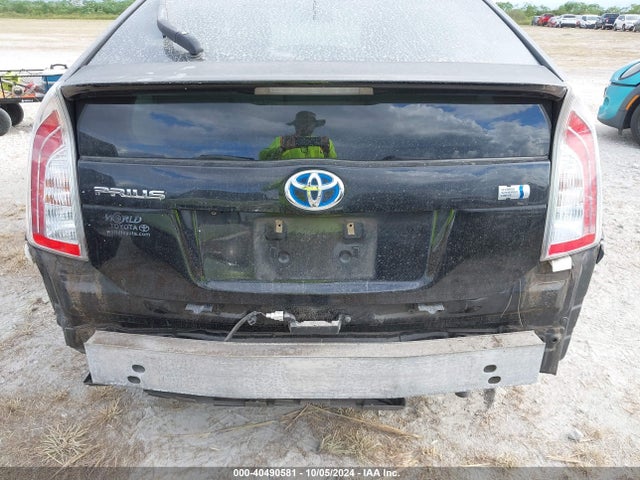 Toyota Prius Three 2014 JTDKN3DU4E0357049 Image 17