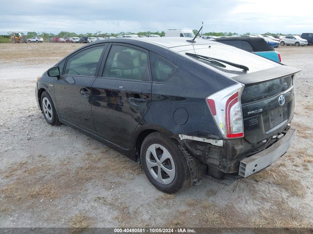 Toyota Prius Three 2014 JTDKN3DU4E0357049 Image 3