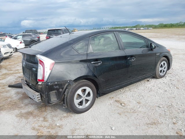 Toyota Prius Three 2014 JTDKN3DU4E0357049 Image 4