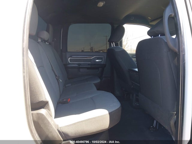 3C6UR5DL7NG436718 RAM 2500 Big Horn  4x4 6'4 Box