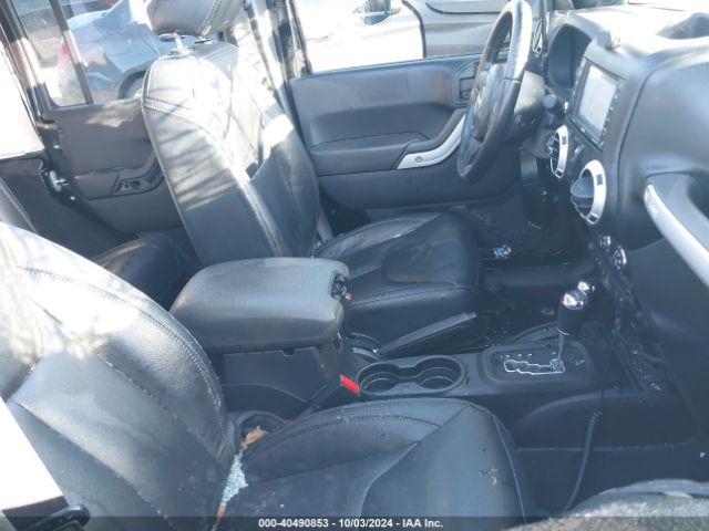 1C4HJWEG3EL137948 Jeep Wrangler Unlimited Sahara