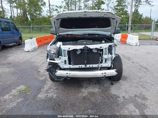 5TFDW5F12KX816523 Toyota Tundra Sr5 5.7l V8
