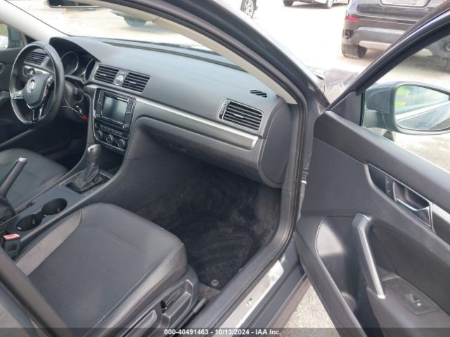 1VWDT7A35HC030080 Volkswagen Passat 1.8t R-line